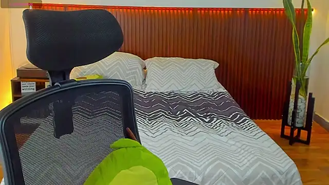 KatherineBond online show from November 7, 8:46 pm