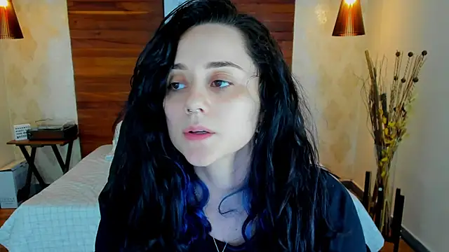 Snapshot of KatherineBond chatting on February 24, 9:20 pm KatherineBond online show from February 24, 9:20 pm