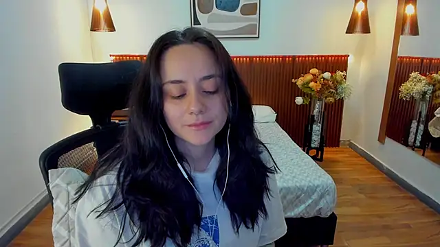 Snapshot of KatherineBond chatting on May 26, 7:01 pm KatherineBond online show from May 26, 7:01 pm