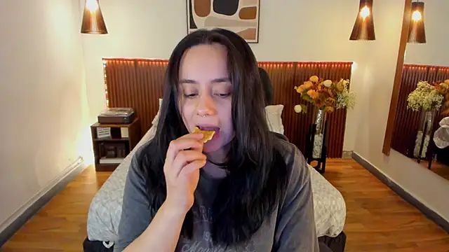 Snapshot of KatherineBond chatting on May 15, 8:29 pm KatherineBond online show from May 15, 8:29 pm