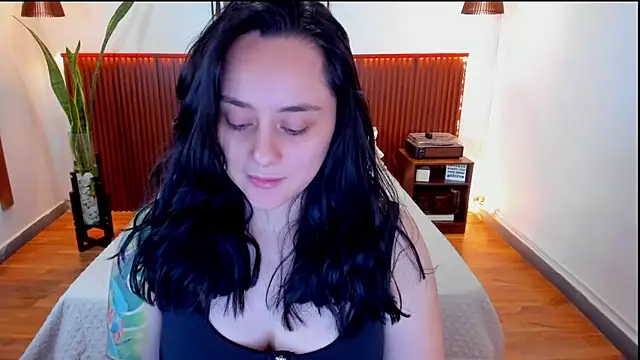 Snapshot of KatherineBond chatting on September 26, 7:43 pm KatherineBond online show from September 26, 7:43 pm