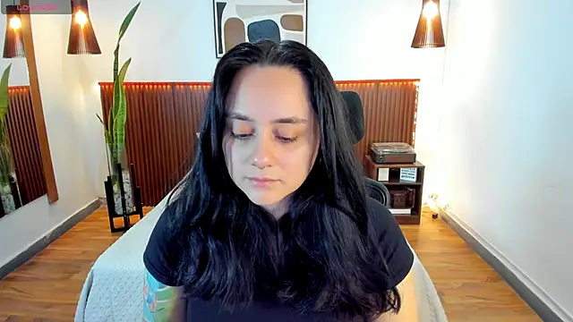 Snapshot of KatherineBond chatting on October 18, 8:11 pm KatherineBond online show from October 18, 8:11 pm