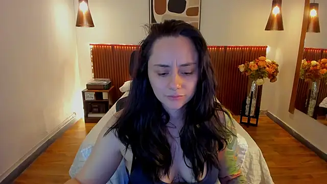 Snapshot of KatherineBond chatting on May 28, 7:09 pm KatherineBond online show from May 28, 7:09 pm