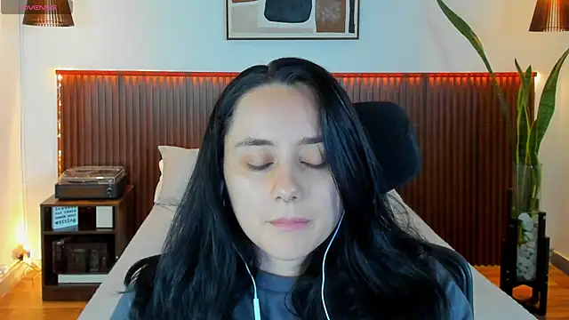Snapshot of KatherineBond chatting on October 7, 6:42 pm KatherineBond online show from October 7, 6:42 pm