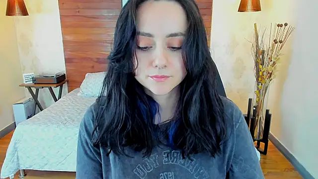 Snapshot of KatherineBond chatting on March 1, 10:42 pm KatherineBond online show from March 1, 10:42 pm