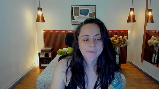 Snapshot of KatherineBond chatting on May 25, 7:12 pm KatherineBond online show from May 25, 7:12 pm