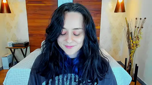 Snapshot of KatherineBond chatting on February 27, 12:14 am KatherineBond online show from February 27, 12:14 am