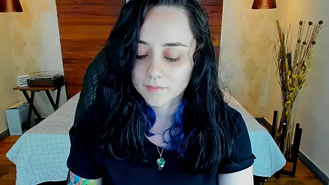 Snapshot of KatherineBond chatting on February 25, 12:25 am KatherineBond online show from February 25, 12:25 am