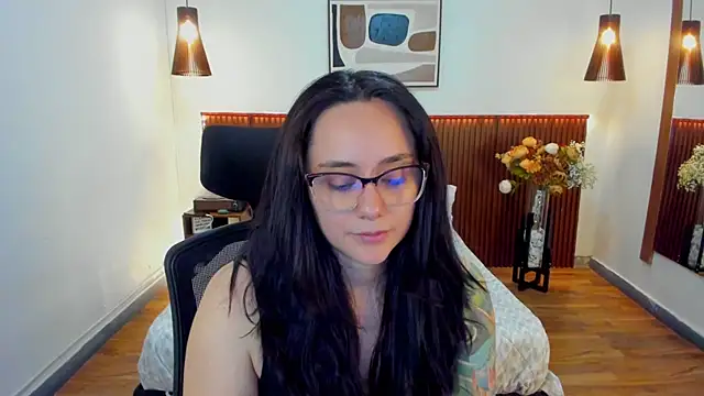 Snapshot of KatherineBond chatting on May 6, 6:45 pm KatherineBond online show from May 6, 6:45 pm