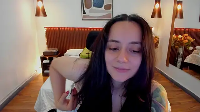 Snapshot of KatherineBond chatting on June 1, 6:51 pm KatherineBond online show from June 1, 6:51 pm