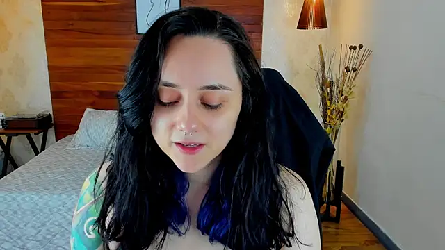 Snapshot of KatherineBond chatting on February 28, 1:47 am KatherineBond online show from February 28, 1:47 am