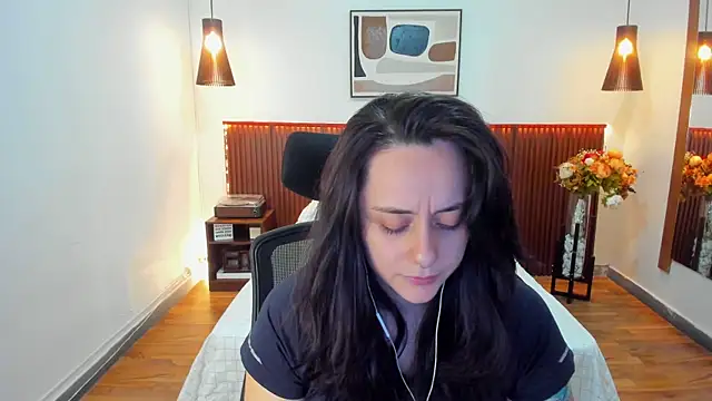 KatherineBond online show from July 8, 4:07 pm