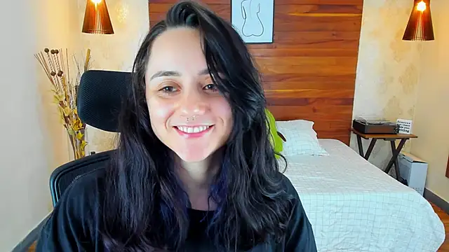 Snapshot of KatherineBond chatting on March 5, 12:27 am KatherineBond online show from March 5, 12:27 am