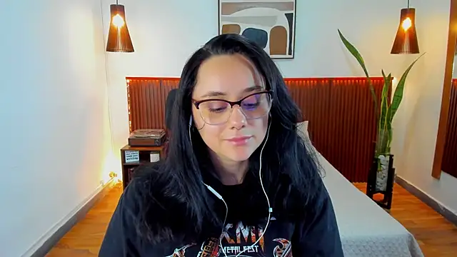 Snapshot of KatherineBond chatting on October 2, 7:39 pm KatherineBond online show from October 2, 7:39 pm