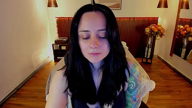 KatherineBond online show from July 28, 6:20 pm