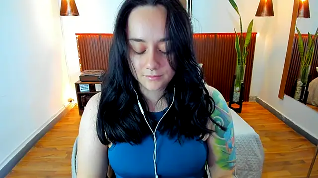 Snapshot of KatherineBond chatting on October 11, 7:26 pm KatherineBond online show from October 11, 7:26 pm