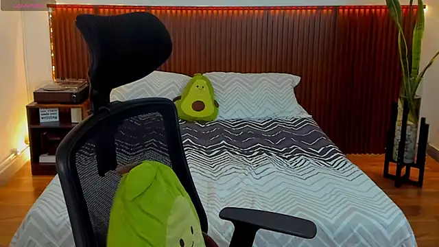 KatherineBond online show from November 6, 8:13 pm