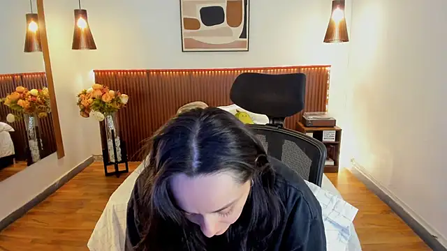 KatherineBond online show from June 26, 7:20 pm