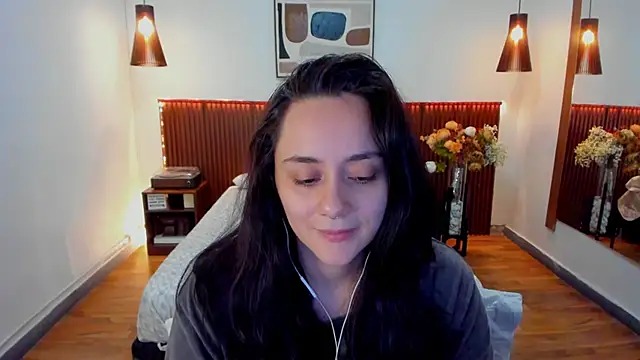 Snapshot of KatherineBond chatting on May 27, 7:10 pm KatherineBond online show from May 27, 7:10 pm