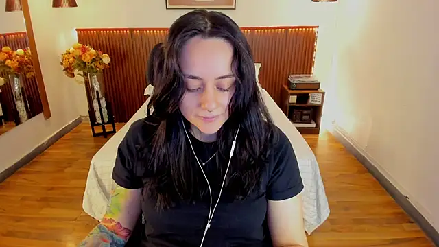 KatherineBond online show from June 27, 4:35 pm