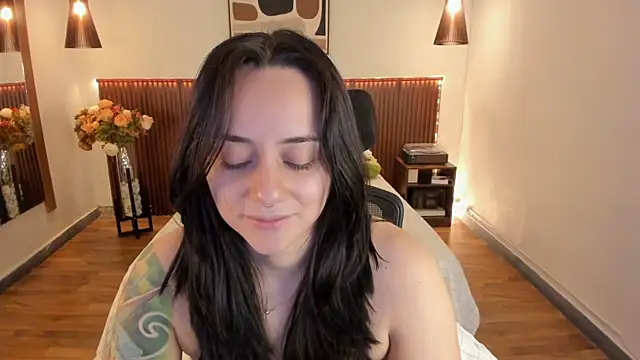 Snapshot of KatherineBond chatting on June 14, 3:57 pm KatherineBond online show from June 14, 3:57 pm
