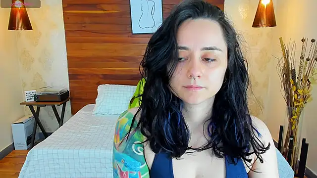 Snapshot of KatherineBond chatting on February 23, 5:39 pm KatherineBond online show from February 23, 5:39 pm