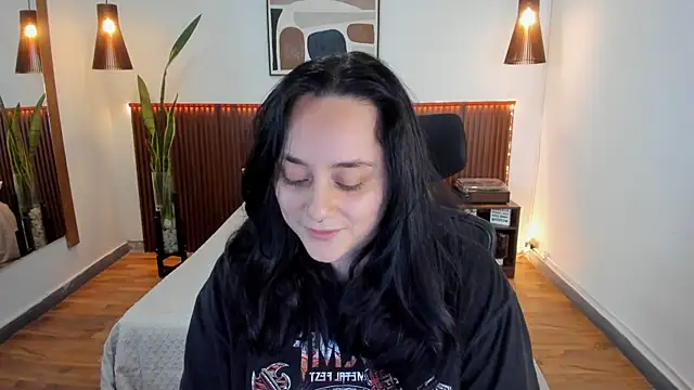 Snapshot of KatherineBond chatting on October 13, 8:10 pm KatherineBond online show from October 13, 8:10 pm
