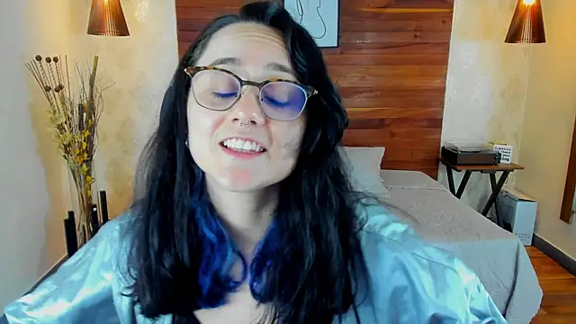 Snapshot of KatherineBond chatting on March 11, 11:58 pm KatherineBond online show from March 11, 11:58 pm