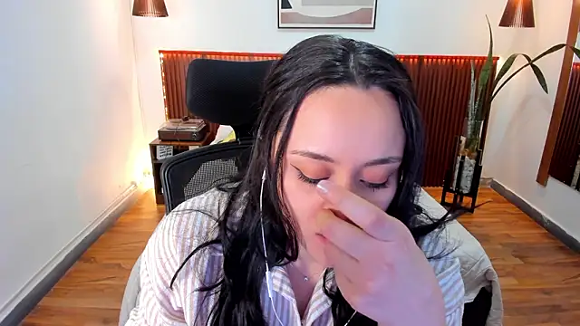 KatherineBond online show from February 5, 7:32 pm