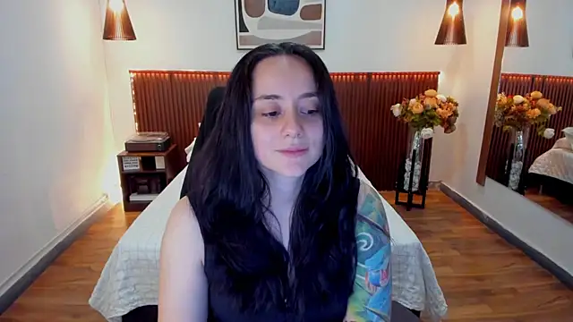 Snapshot of KatherineBond chatting on June 2, 7:25 pm KatherineBond online show from June 2, 7:25 pm