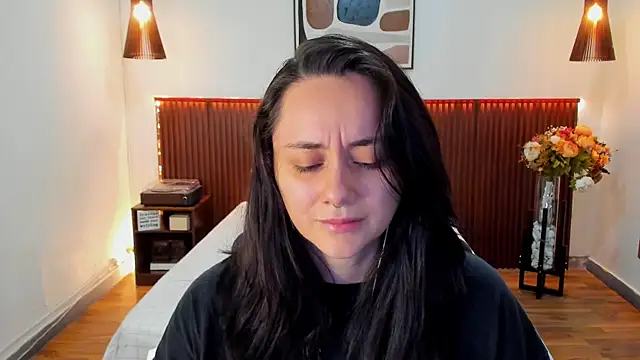 KatherineBond online show from July 14, 4:35 pm