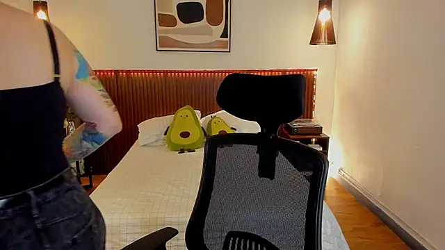 KatherineBond online show from June 20, 4:23 pm