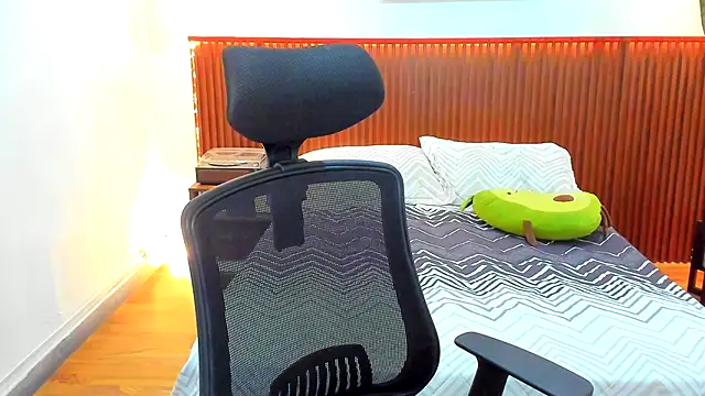 KatherineBond online show from December 15, 7:31 pm