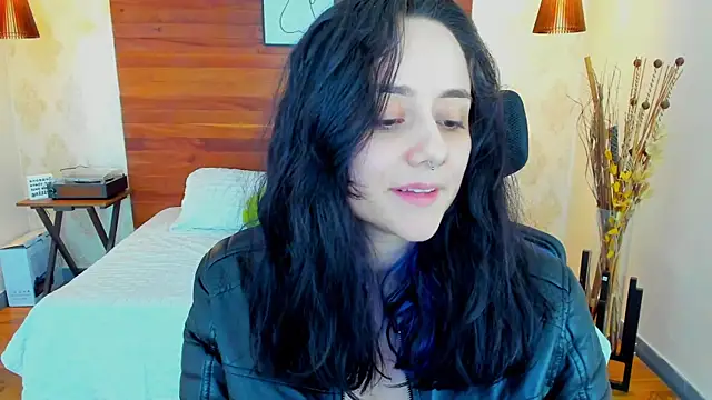 Snapshot of KatherineBond chatting on February 26, 12:20 am KatherineBond online show from February 26, 12:20 am