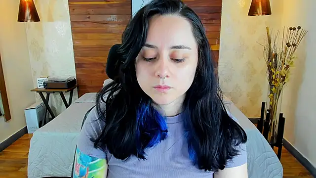 Snapshot of KatherineBond chatting on March 18, 7:22 pm KatherineBond online show from March 18, 7:22 pm