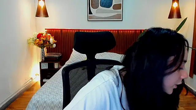 KatherineBond online show from March 10, 6:56 pm