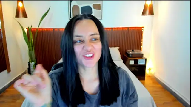 Snapshot of KatherineBond chatting on September 18, 8:56 pm KatherineBond online show from September 18, 8:56 pm