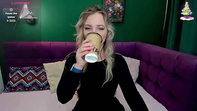 Snapshot of EvaMoran chatting on October 18, 1:40 am EvaMoran online show from October 18, 1:40 am