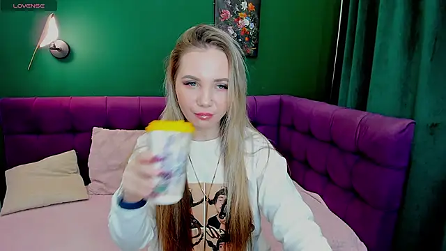 EvaMoran online show from November 6, 1:31 am