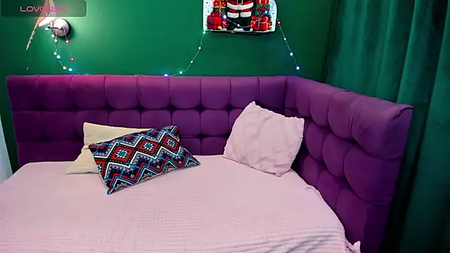 EvaMoran online show from December 17, 1:43 am