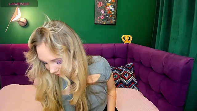 Snapshot of EvaMoran chatting on October 3, 1:53 am EvaMoran online show from October 3, 1:53 am