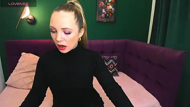 EvaMoran online show from November 11, 2:17 am