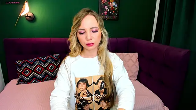 EvaMoran online show from November 10, 1:43 am