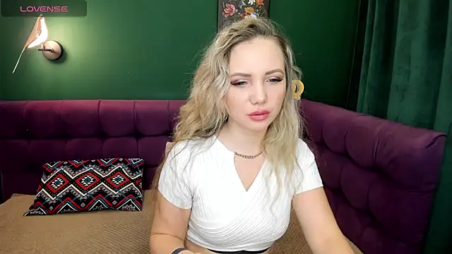 Snapshot of EvaMoran chatting on September 30, 1:55 am EvaMoran online show from September 30, 1:55 am