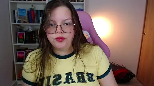 Snapshot of Gabiwaifu chatting on May 2, 5:56 am Gabiwaifu online show from May 2, 5:56 am