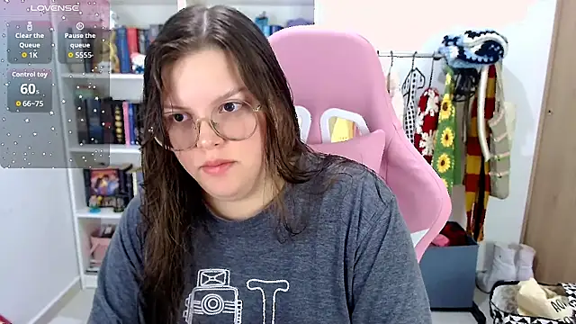 Gabiwaifu online show from October 4, 11:45 am