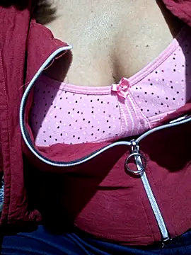 Priya Bong online show from October 18, 1:57 pm