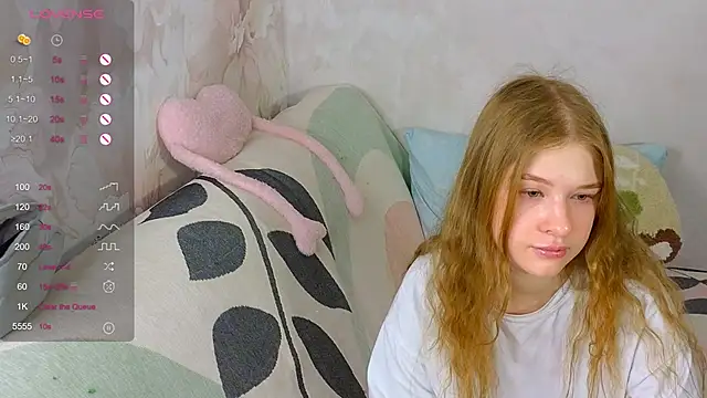 TrissMerigold9 online show from December 2, 8:38 am