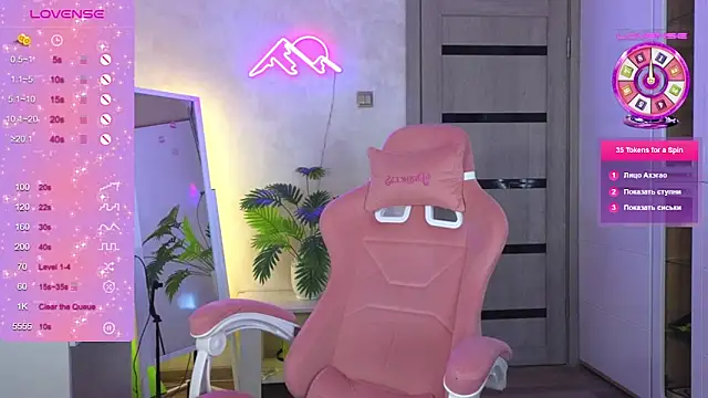 TrissMerigold9 online show from March 1, 8:25 am