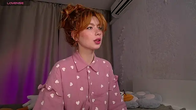 Evaa Moonn  online show from September 15, 11:27 pm